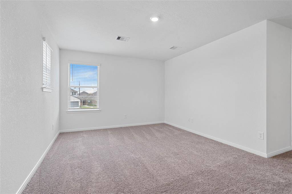 Come upstairs and enjoy a day of leisure in this fabulous loft! This is the perfect hangout spot or adult game room, this space features plush carpet, high ceiling, recessed lighting, custom paint and large windows with privacy blinds.