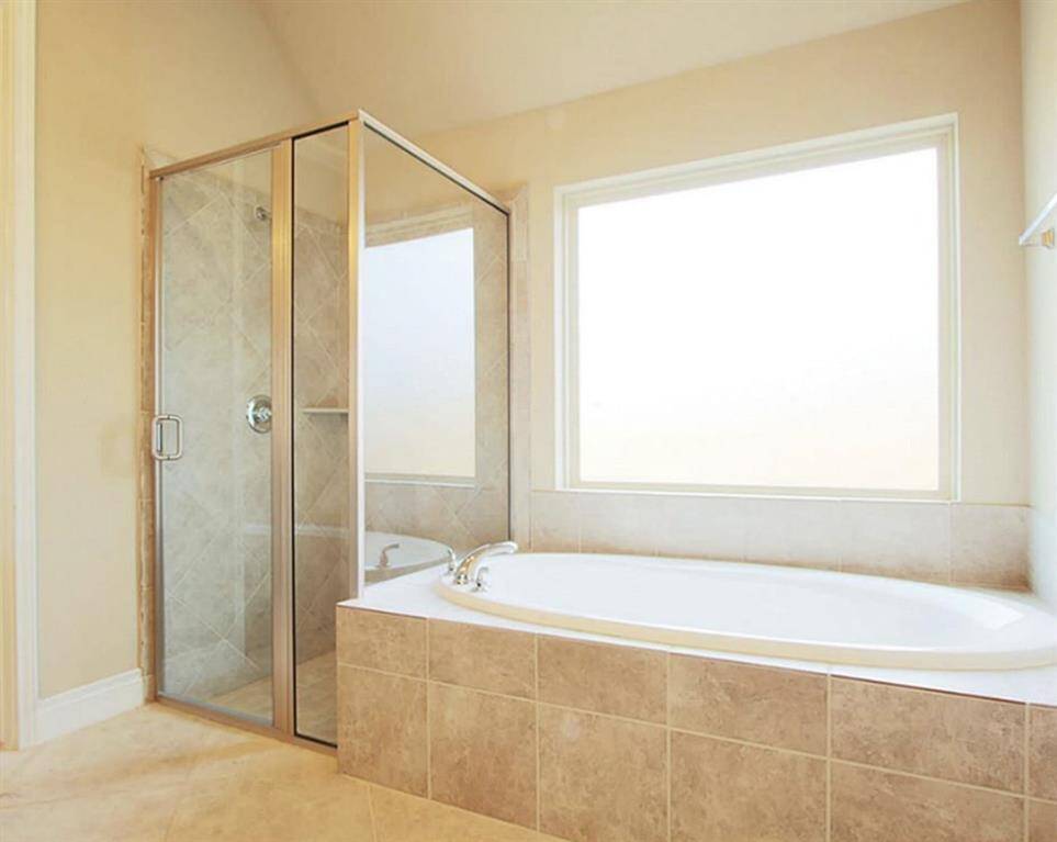 Master Bath- Show and Tub
