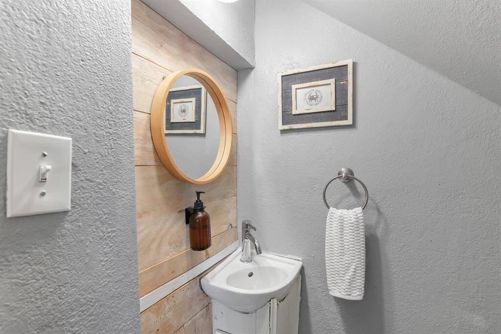 Downstairs half bath