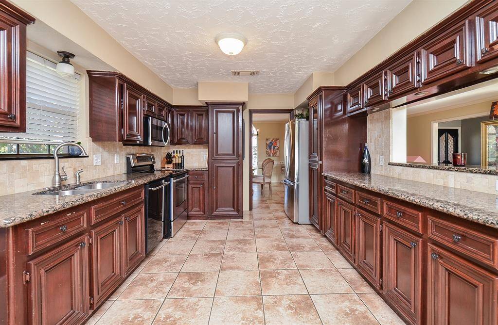 The spacious counter to the right is perfect for a buffet spread for large gatherings.