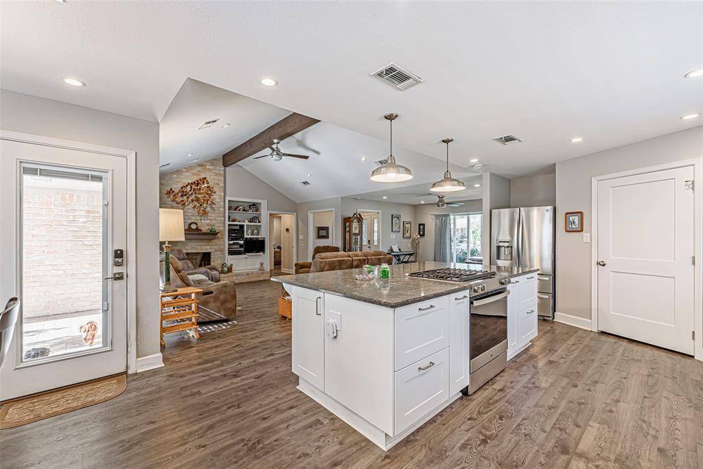 View showing the open concept of this home which is perfect for entertaining.