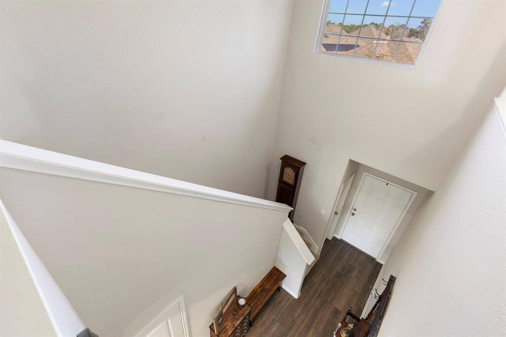 The second level features a game room, 3 seconday bedrooms  and full size batrhoom.