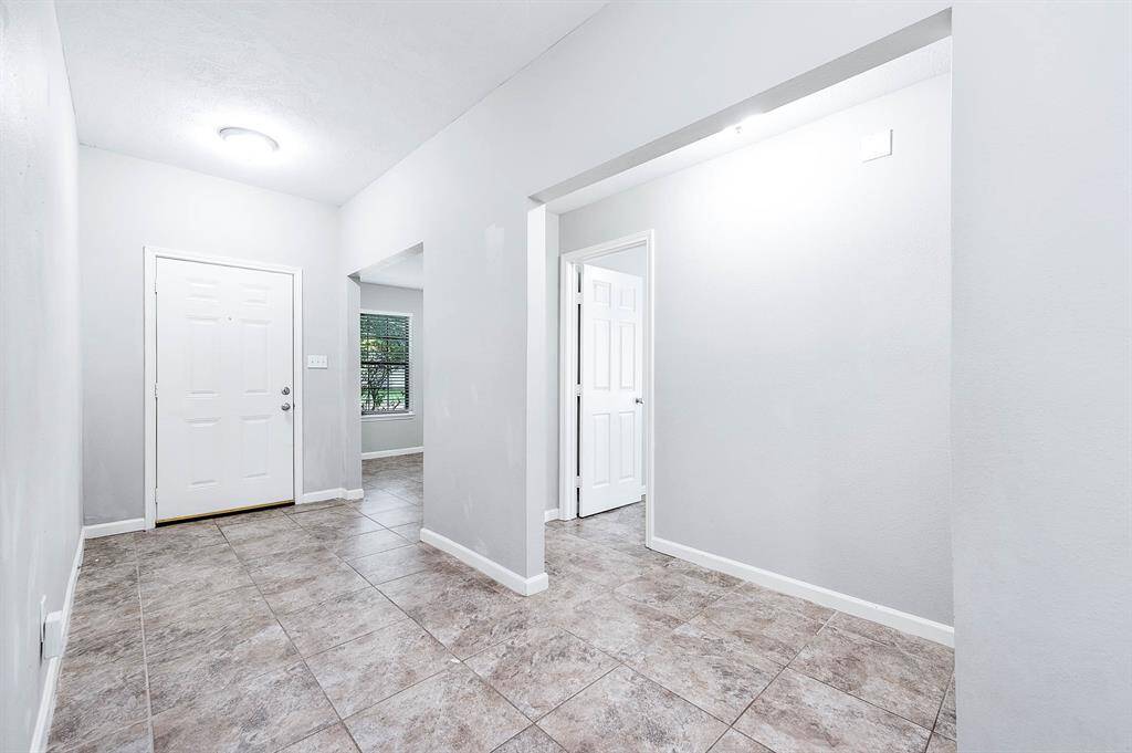 Entrance to the 2 secondary bedroom.