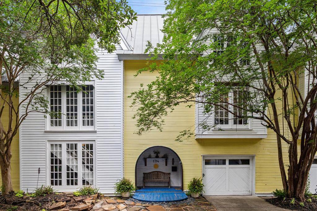 Wonderful opportunity for a one-of-kind home in the heart of the Museum District!