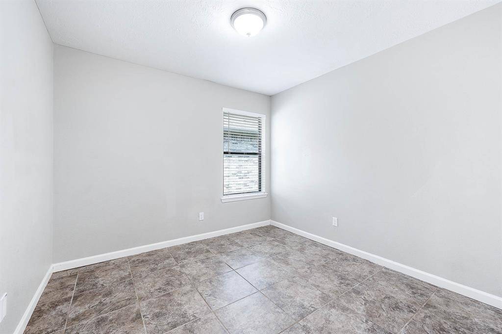 Additional secondary bedroom.