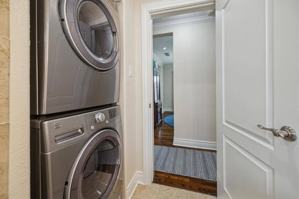 Also in this Hall Bath is this Stack Unit with Can Stay with the Home.