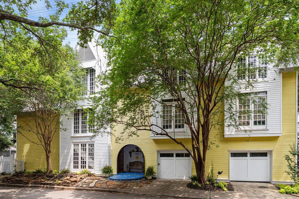 This is a terrific opportunity to update a very private home located just minutes to World-class museums, shops and restaurants.