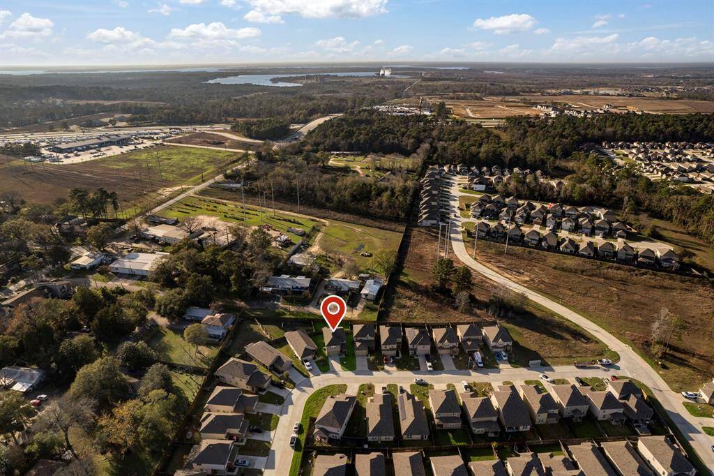 The home is located in close proximity to Lake Conroe and I45.