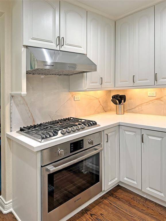 Great Gas Stove Top with Vent!!! Counter Tops all Have Undercounter Lighting.