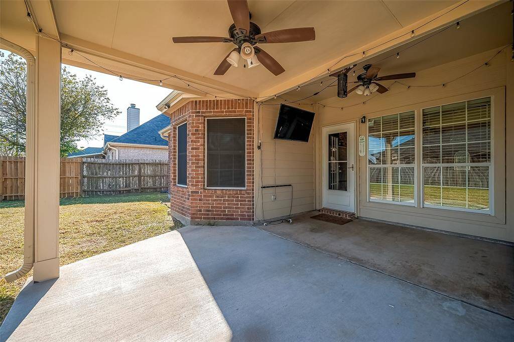 TV and Ring Cameras Stay with the home!