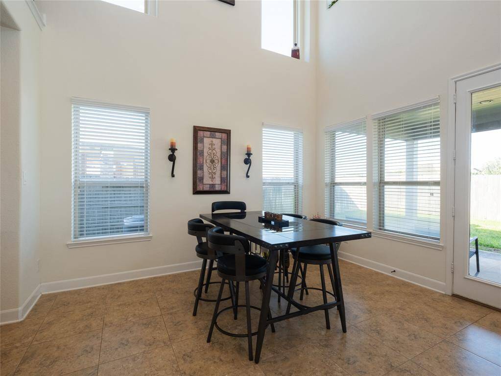 This breakfast area has so much light!