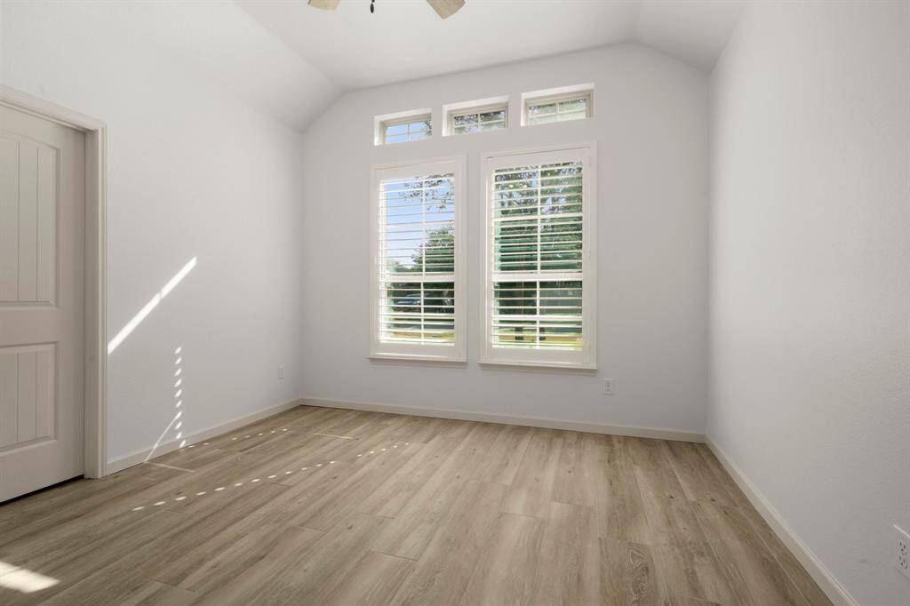 Bathed in natural light, it’s perfect for use as a guest room, home office, or flex space to suit your needs.
