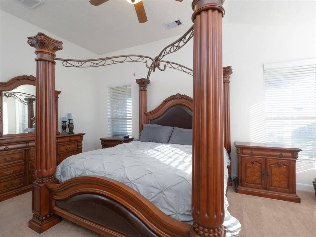 Another view of how much space this room offers!