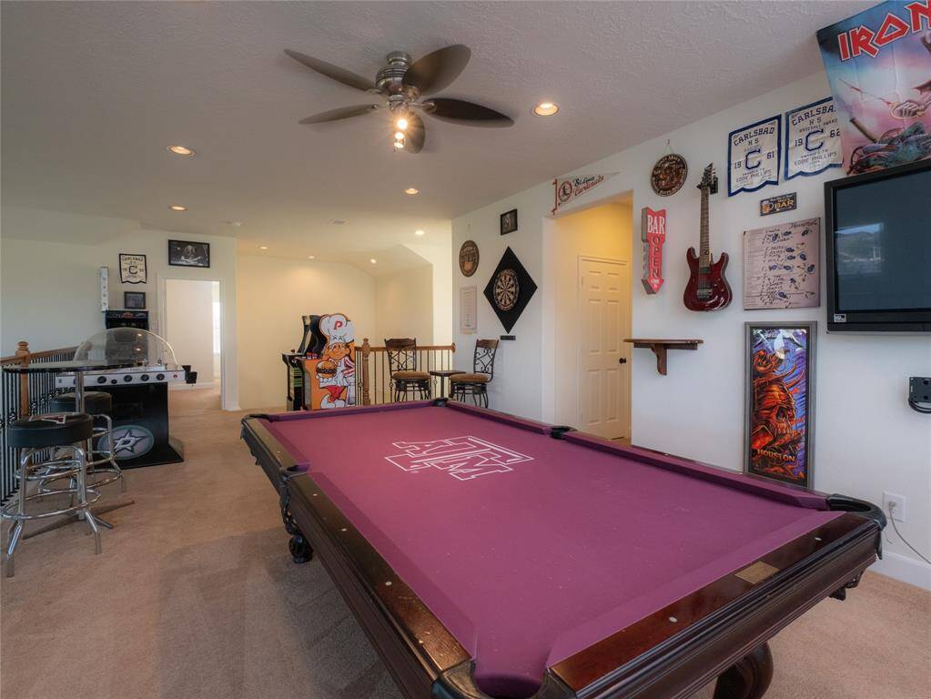 Wow! This is a well designed gameroom!