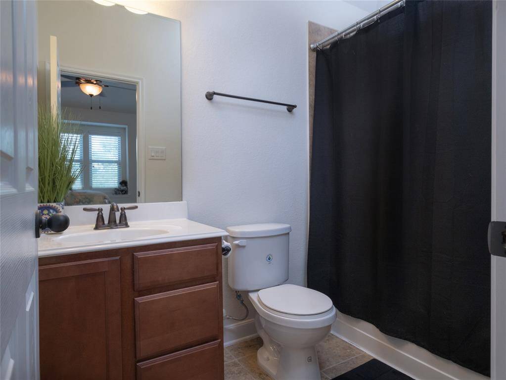 This ensuite is well designed!