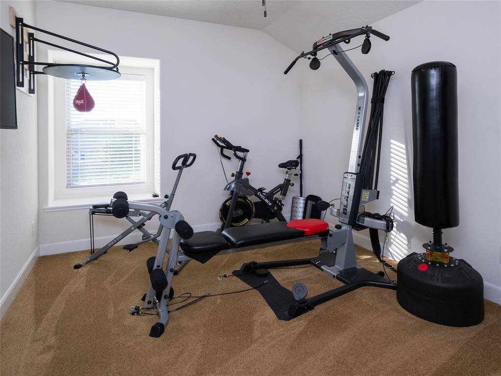 This 4th bedroom/work out room is spacious!