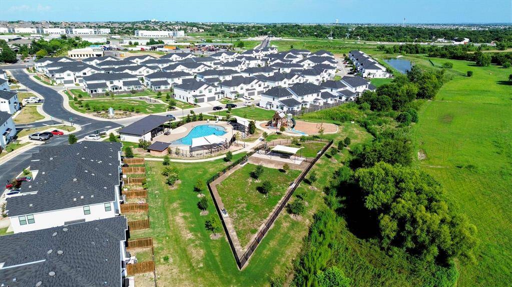 This community has a dog park, pool and playground for your enjoyment!