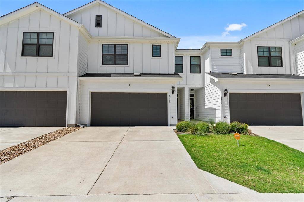 Another front view of this townhome.
