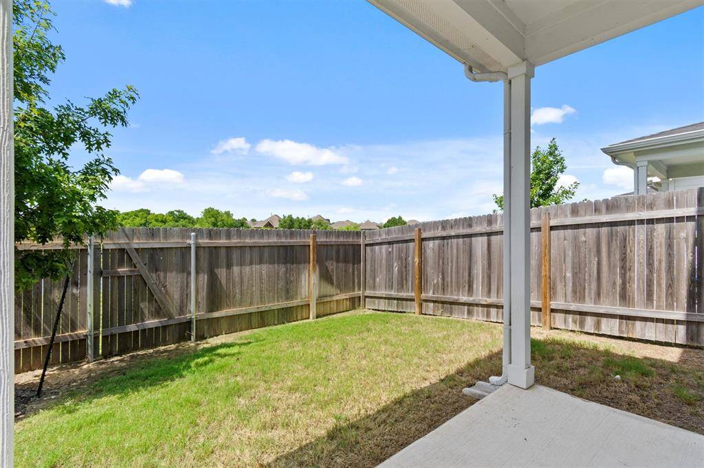 Nice patio area. in the back completely fenced.