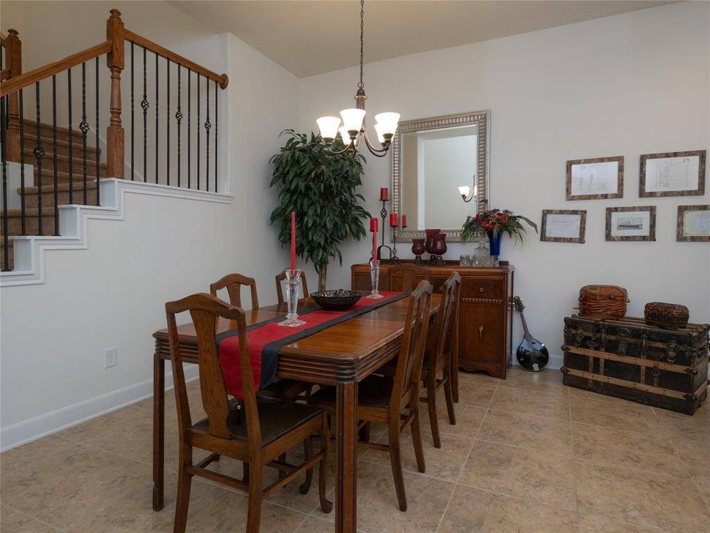 Love this formal dining room area!
