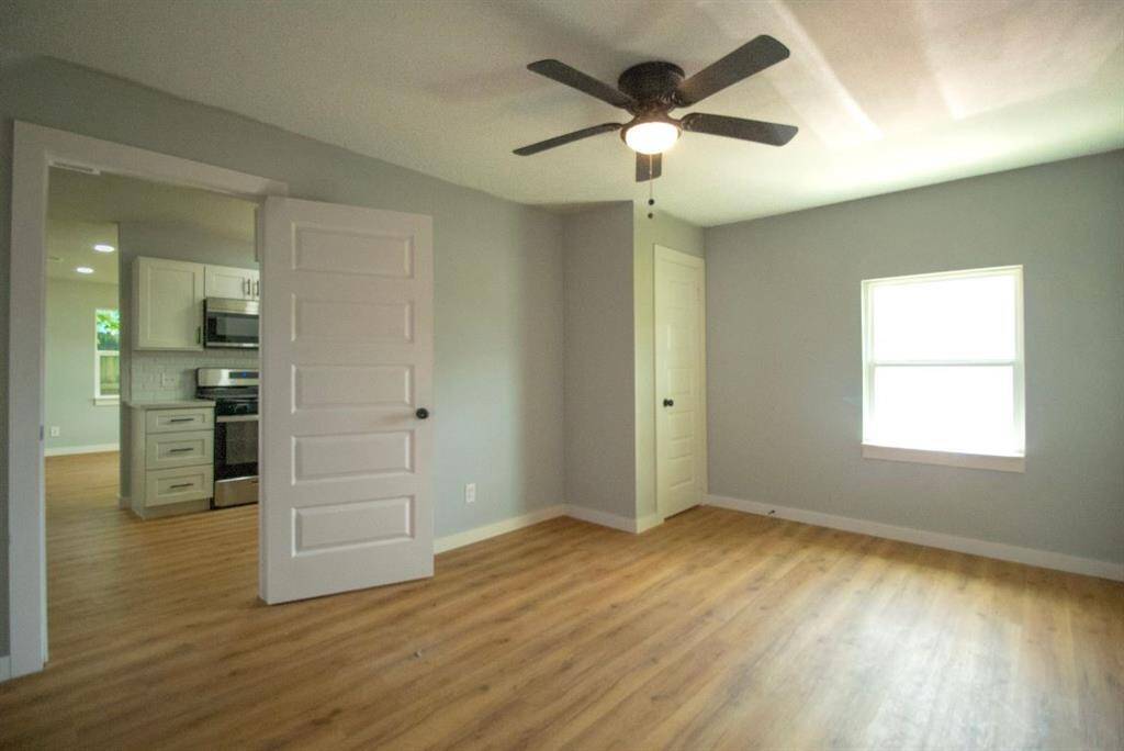 Flex room(extra bedroom, office, extra living room)