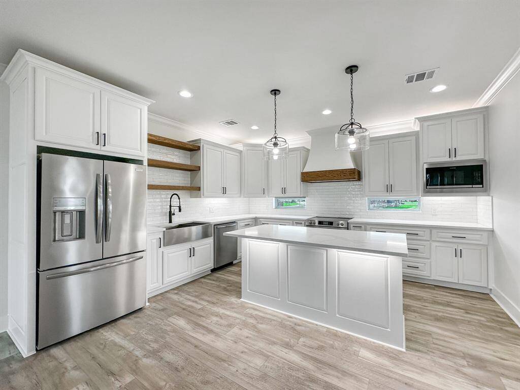Photos are for illustrative purposes only, showcasing a home built by the same builder. Features such as colors, appliances, fixtures, and finishes are subject to change and may vary from those shown. Please verify details with the builder for the most accurate representation of the final home.