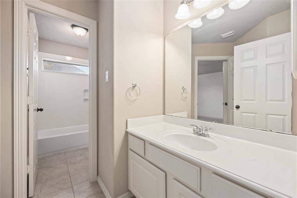 Jack and Jill bath