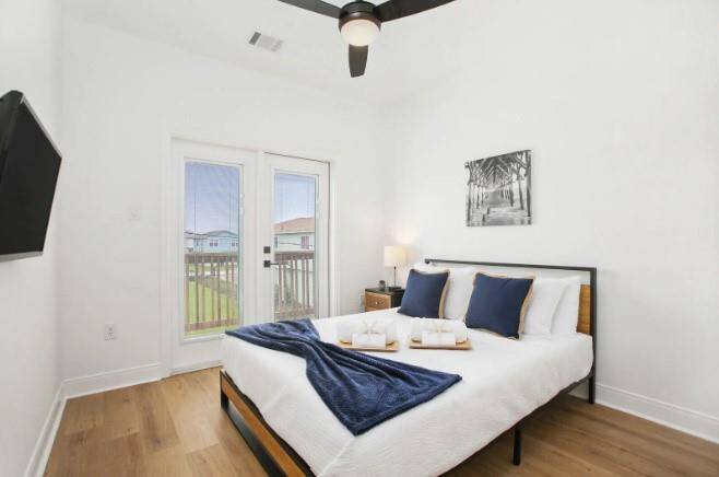 Secondary bedroom #1 with deck access