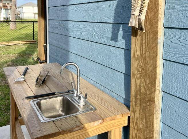 Outdoor sink