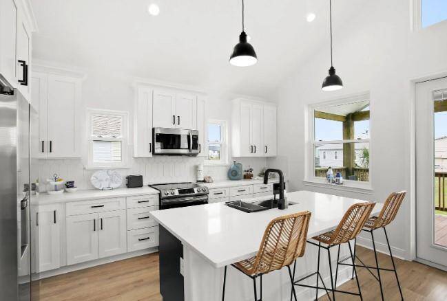 Kitchen with island
