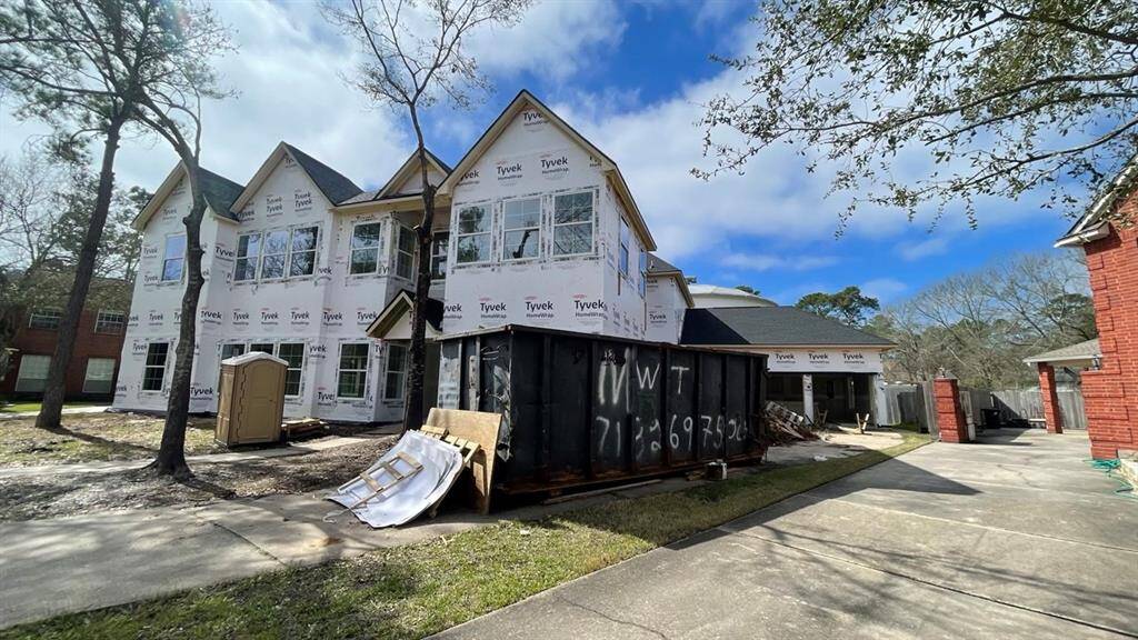 FRONT HOUSE FROM THE RIGHT