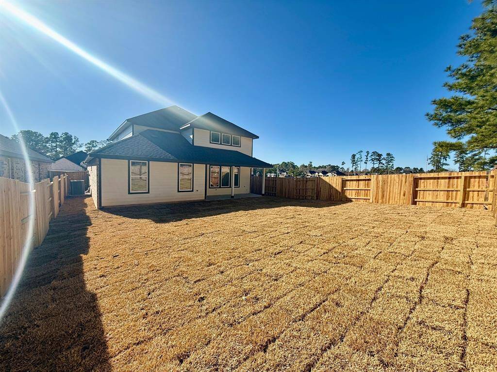 Fantastic Backyard and Covered Patio!