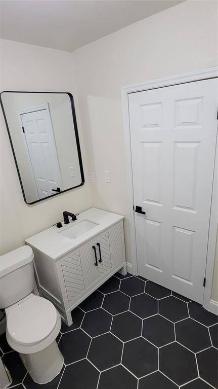 Another view of the bathroom