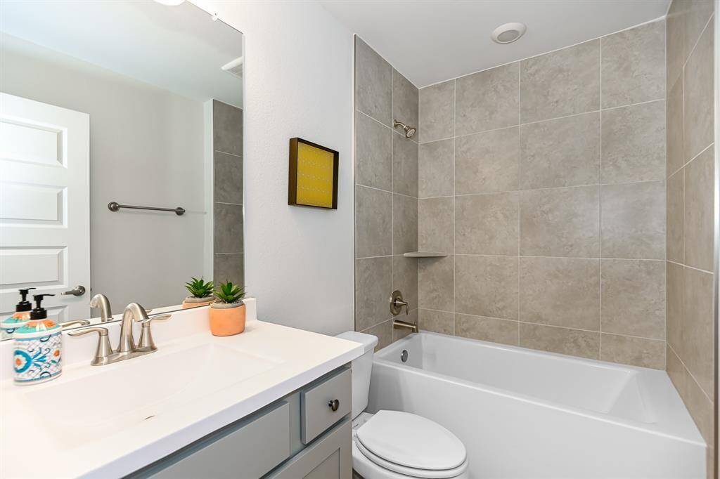 Secondary Bathroom *Stock photo- Colors & finishes may be different