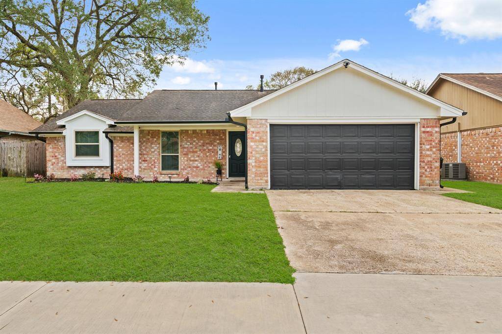 Welcome to 3415 Saratoga Drive!