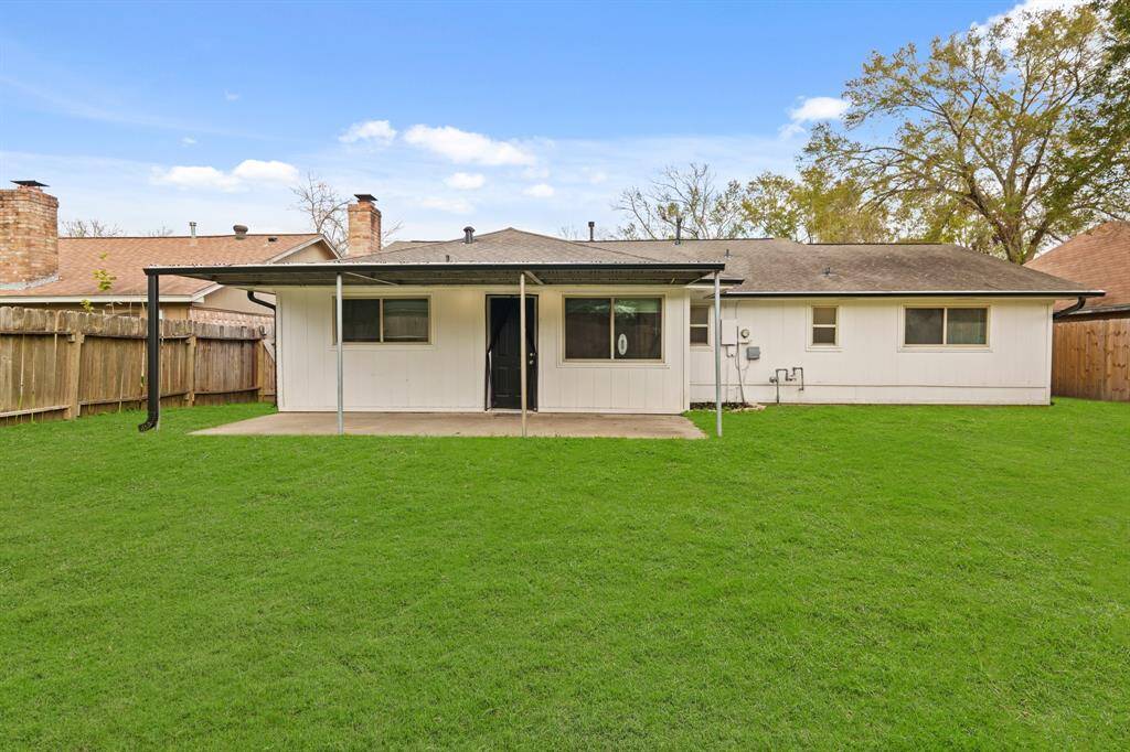 Step into the backyard oasis, with alarge covered patio, creating aninviting outdoor retreat.