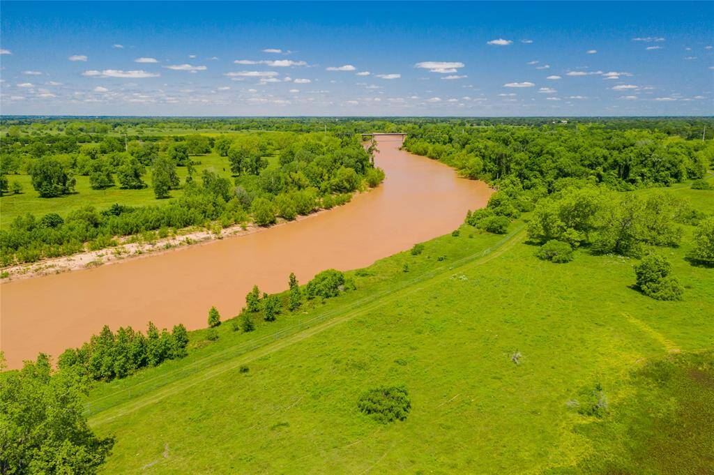 The ranch includes 3.5 miles of BRAZOS RIVER frontage! The ranch includes two wetland units for duck hunting. Waterfowl hunting is great within the Brazos River valley and is a major flyway for ducks.