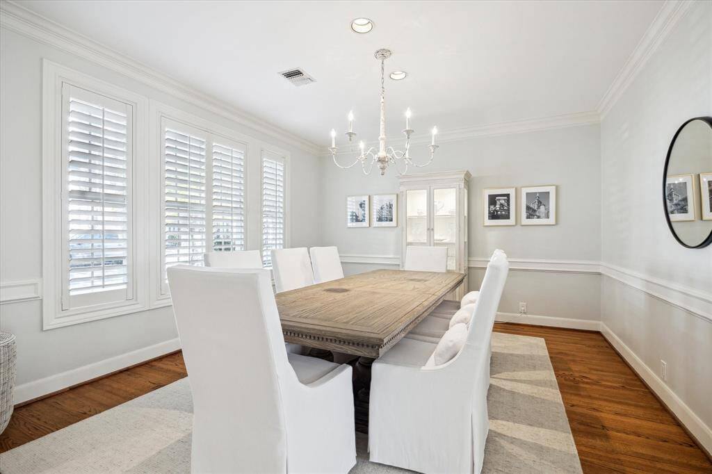 Angular view of the gracious dining room.