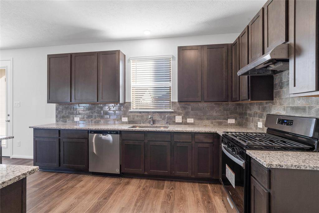 This kitchen is by far any chef’s dream! This spacious kitchen features a large window, high ceilings, stained wood cabinets, granite countertops, SS appliances, modern tile backsplash, recessed lighting, extended counter space for breakfast bar, and a pantry all overlooking your huge family room.