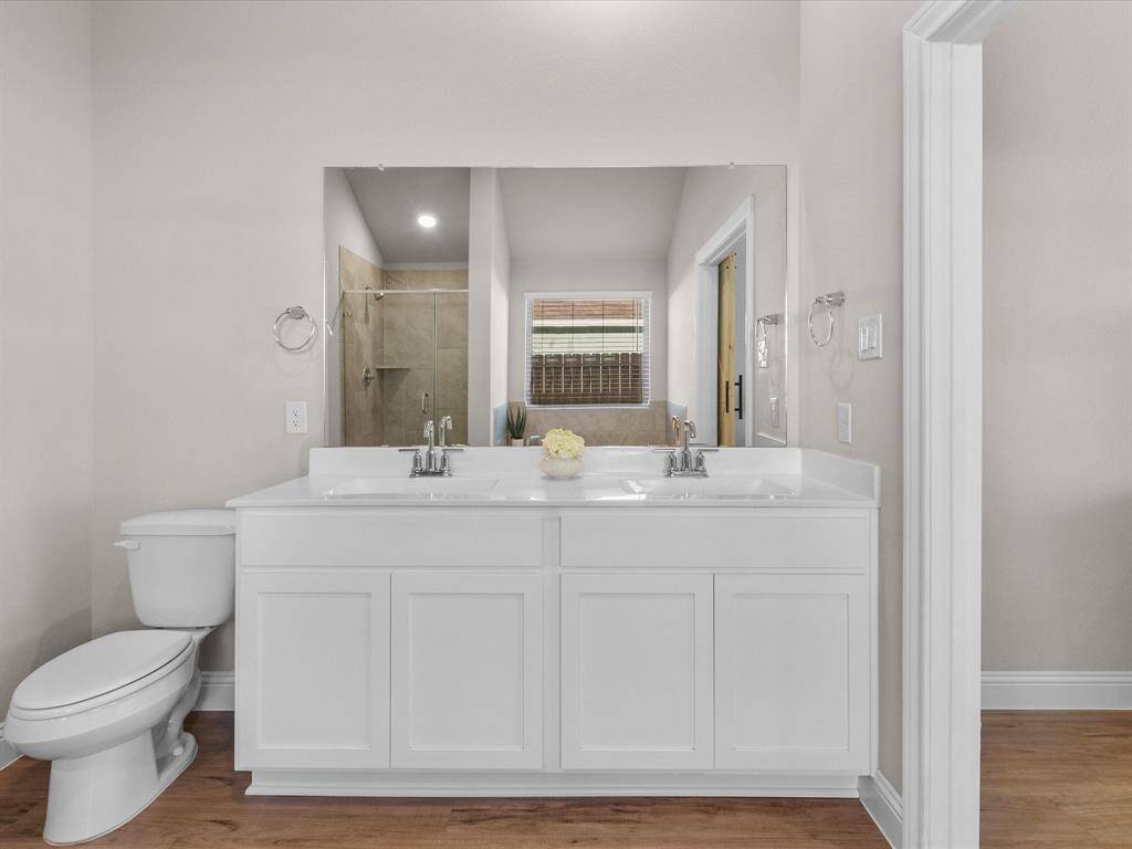 Primary bathroom with separate shower and tub!