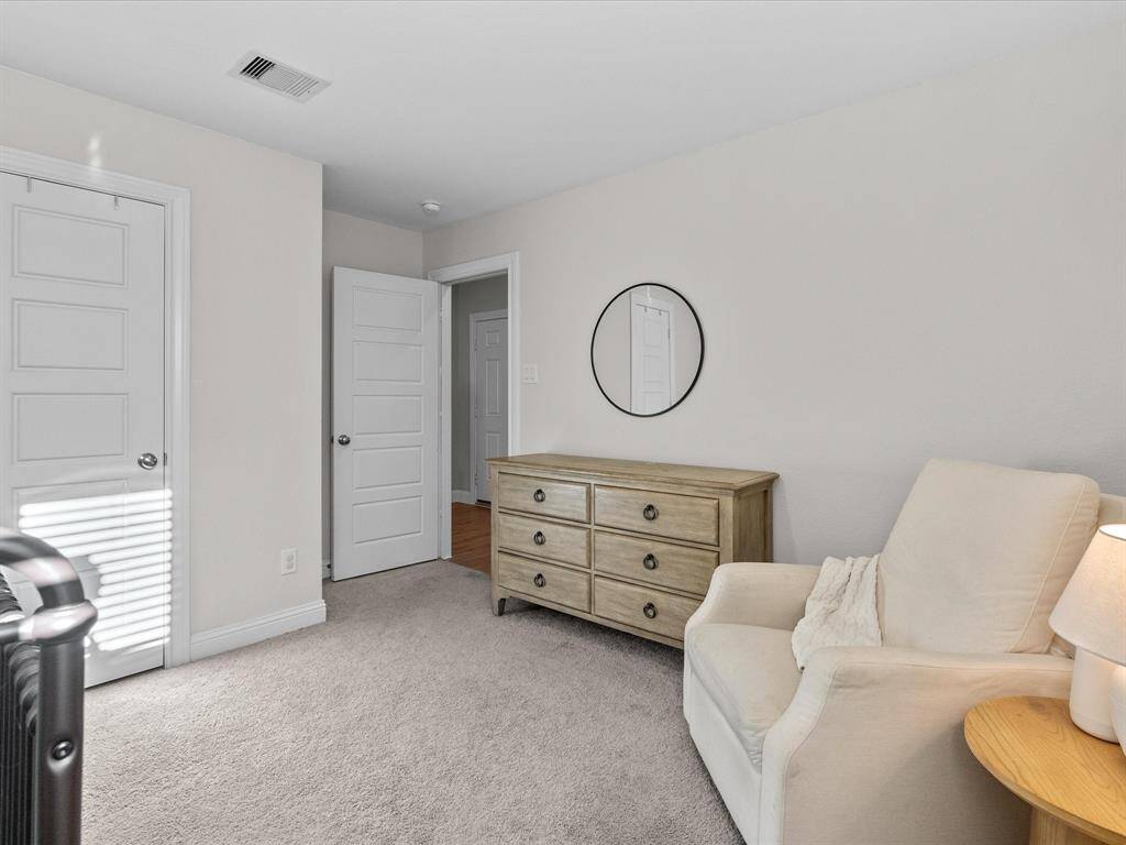 Secondary bathroom located between the secondary bedrooms.