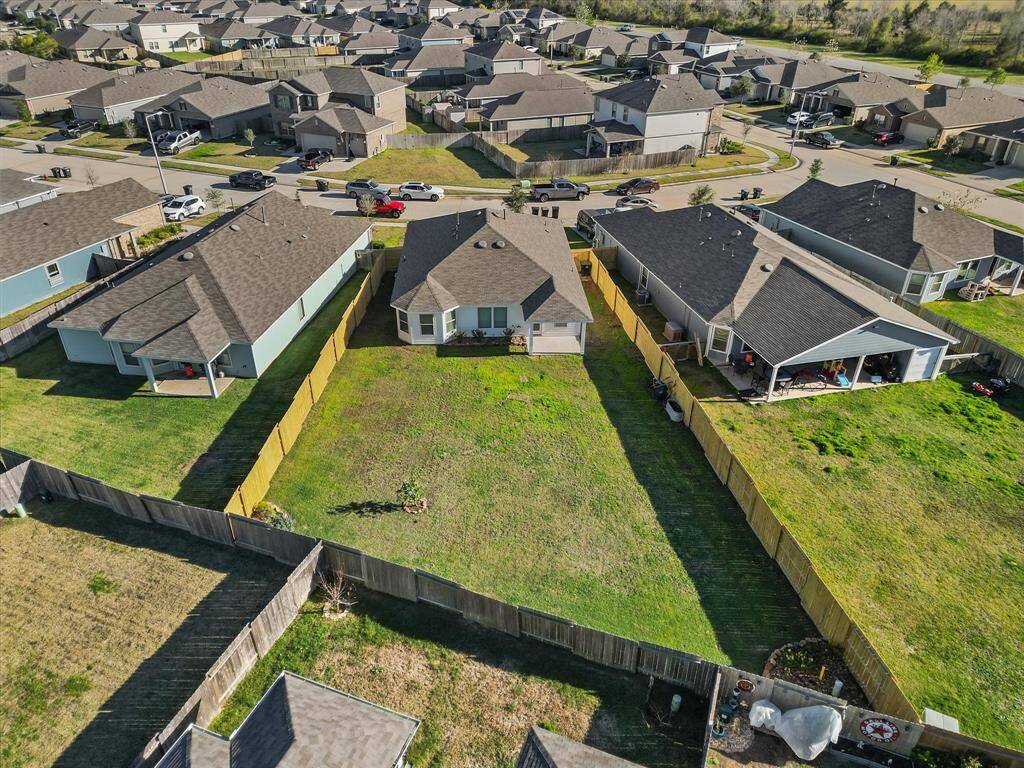 Bird's-eye view of lot.