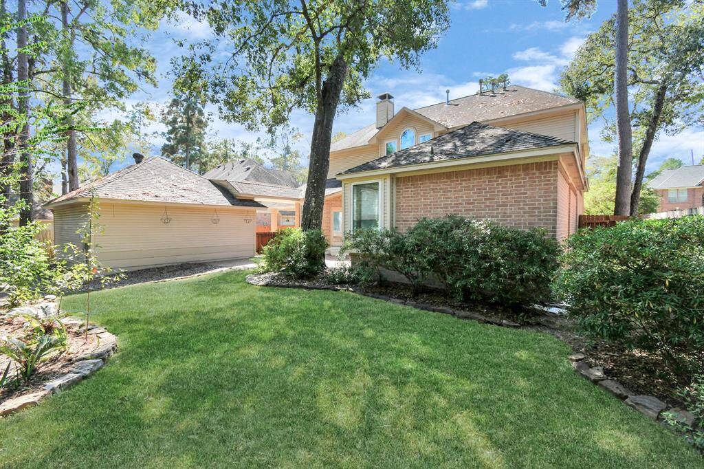 If privacy is what your' looking for, this spacious back yard is for you!