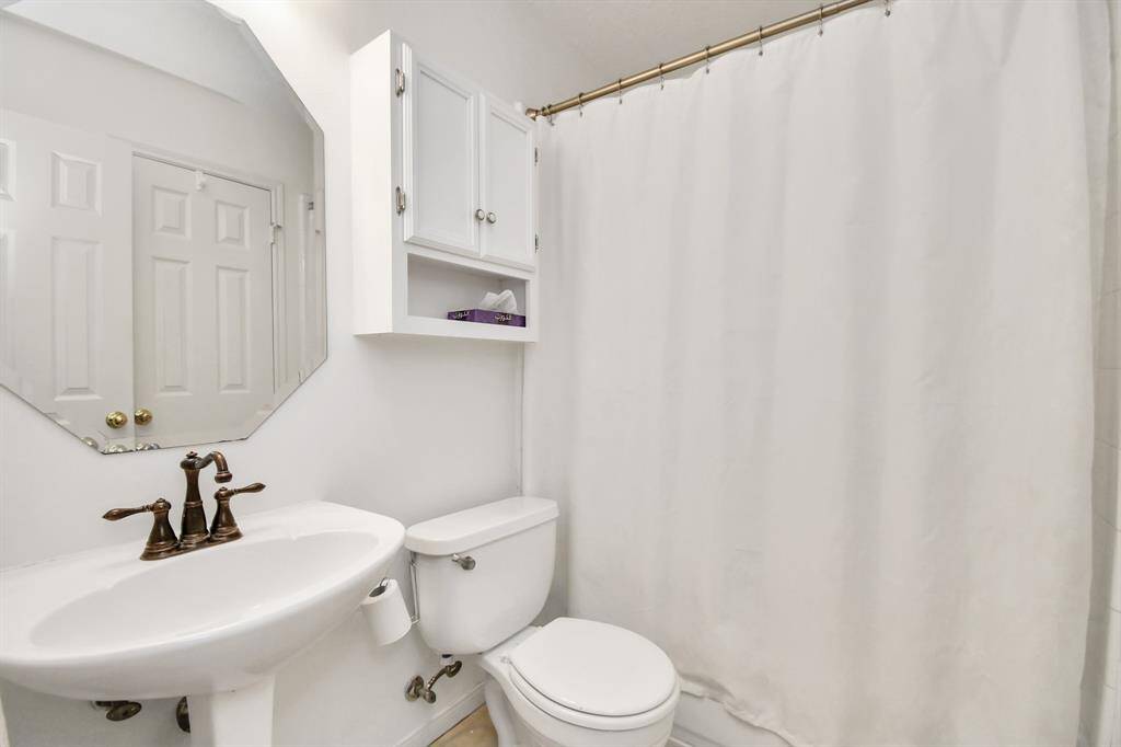 2nd primary full bathroom downstairs!