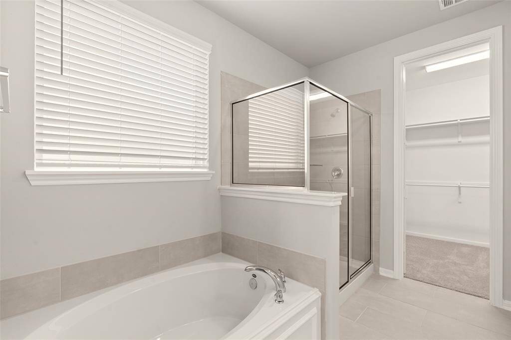 Note: Sample product photo. Actual exterior and interior selections may vary by homesite.