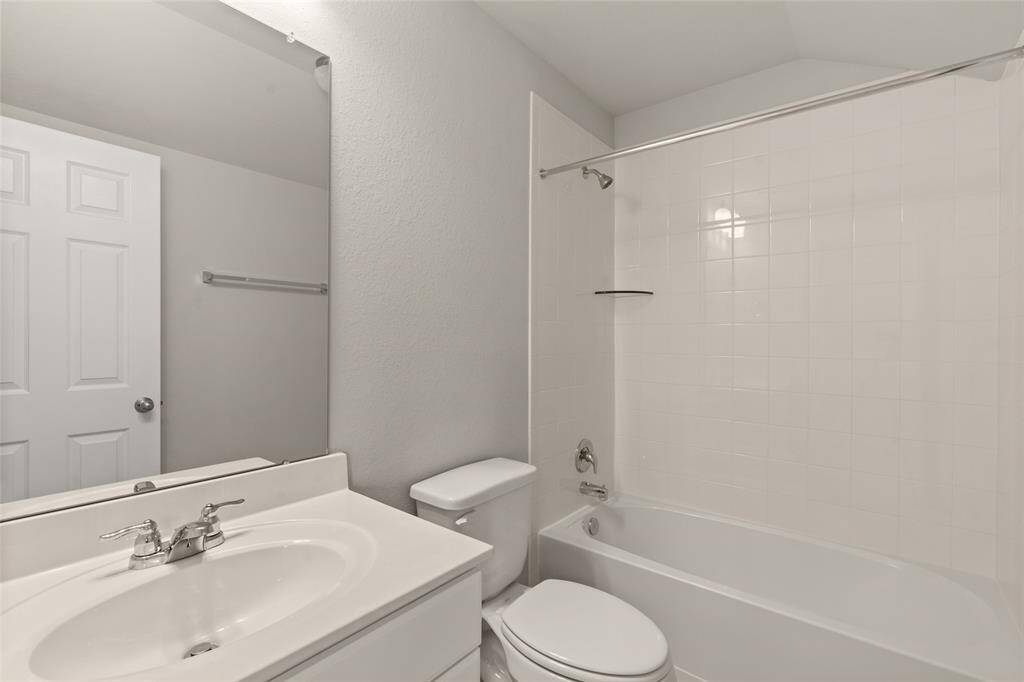 Note: Sample product photo. Actual exterior and interior selections may vary by homesite.