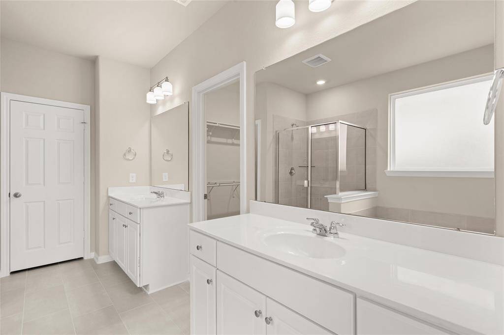 Note: Sample product photo. Actual exterior and interior selections may vary by homesite.
