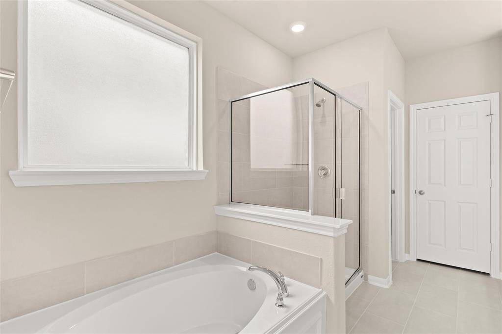 Note: Sample product photo. Actual exterior and interior selections may vary by homesite.