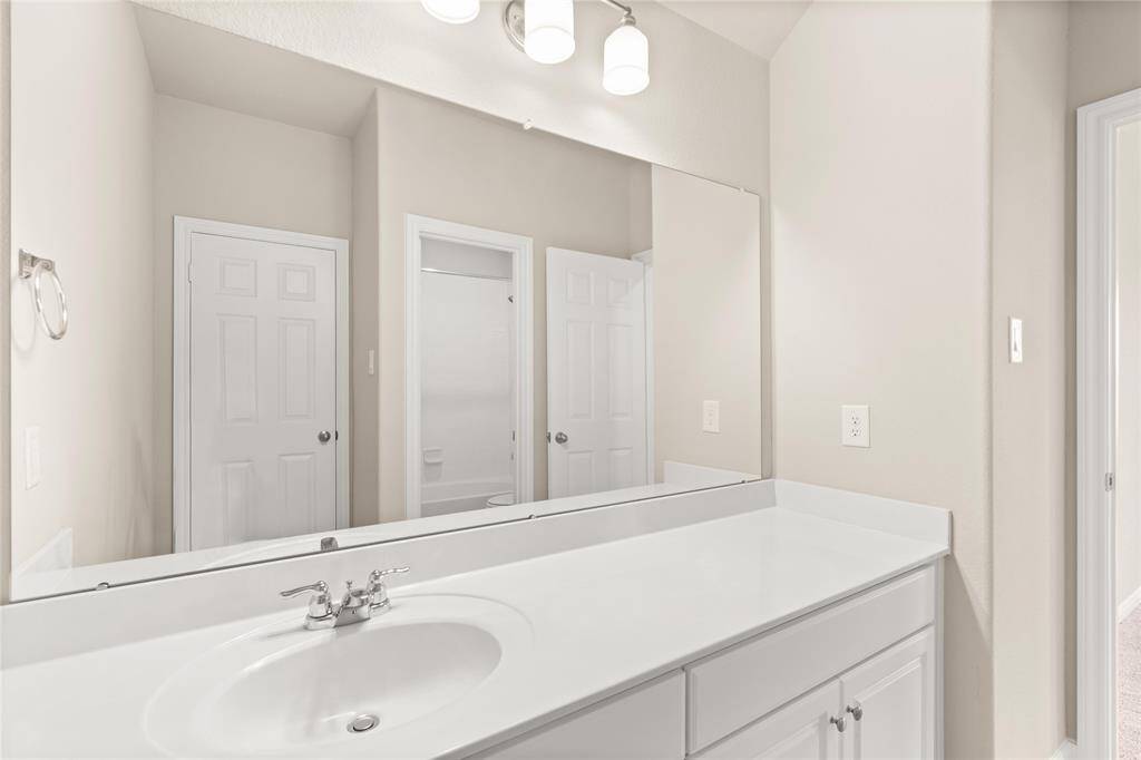 Note: Sample product photo. Actual exterior and interior selections may vary by homesite.