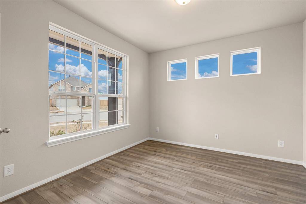 Note: Sample product photo. Actual exterior and interior selections may vary by homesite.